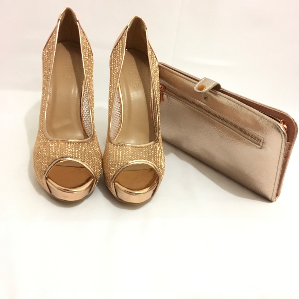 Shoes - Picture 4 of 4